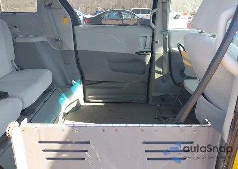 2014 Toyota Sienna Le V6 7 Passenger Mobility из США, поврежденный, VIN 5TDKK3DC6ES449258